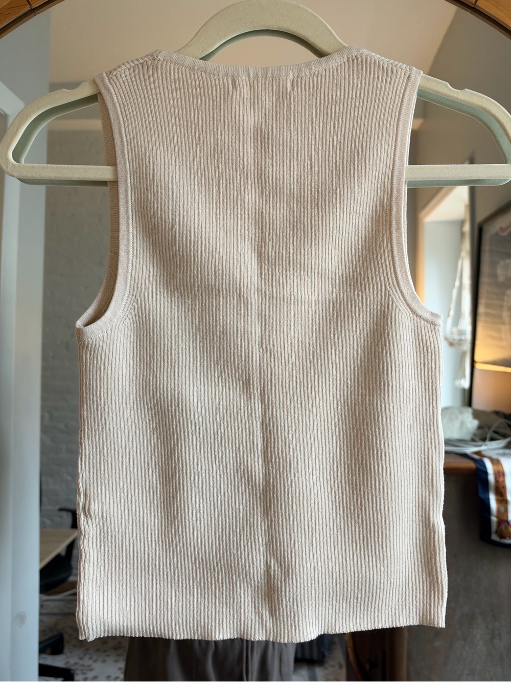 H&M Cream Ribbed Button-Front V-Neck Tank - Picture 4 of 4